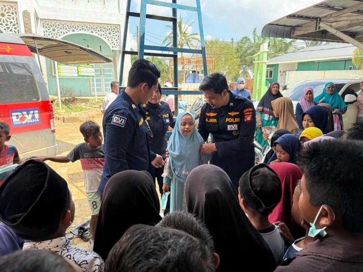 Tim Medis Polri Jangkau Korban Banjir Aceh Tamiang Pulihkan Kesehatan dan Semangat Warga